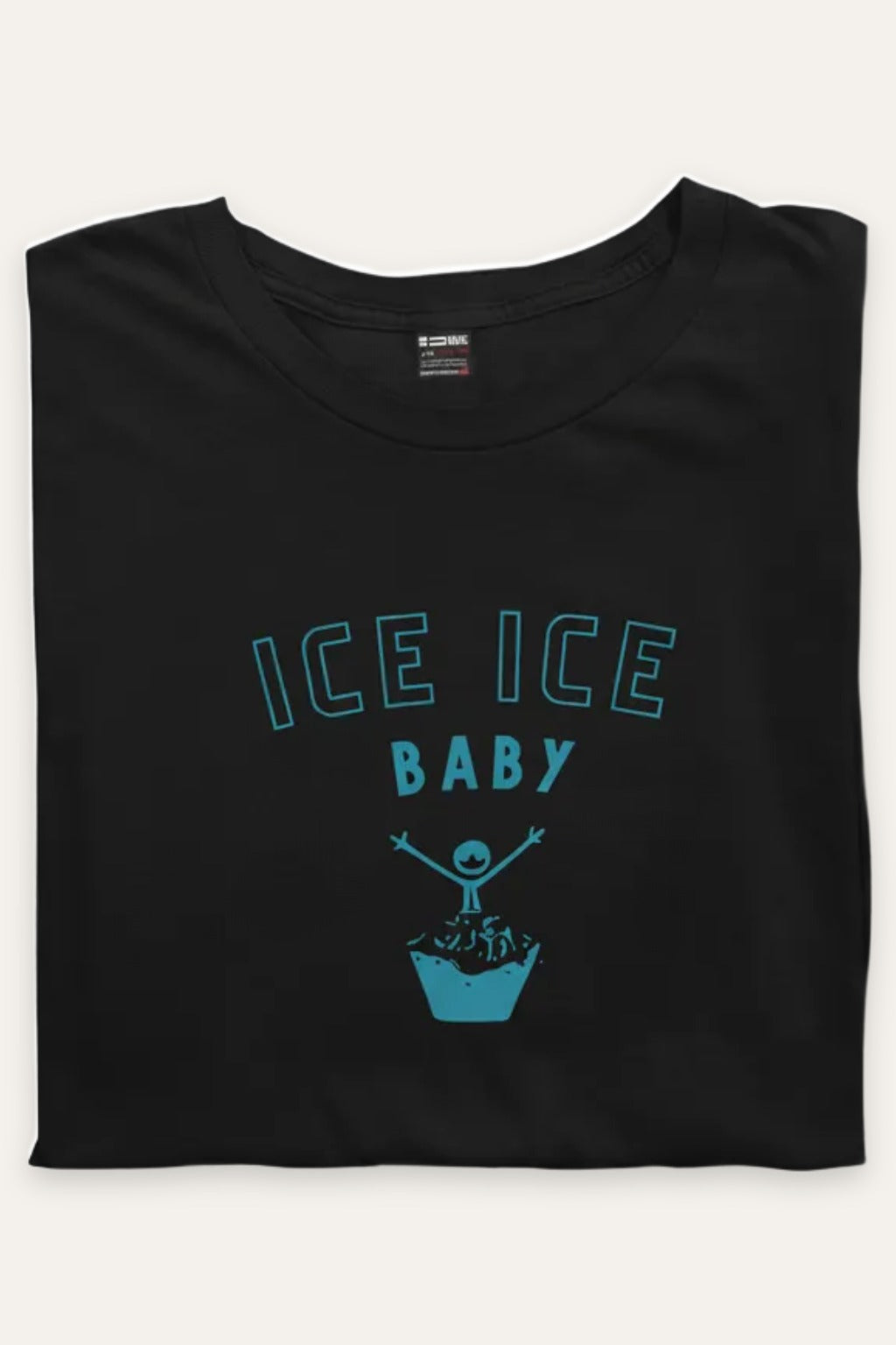 Sammenbrettet Ice Ice Baby Isbading t-skjorte dame i sort – viser trykket – Fjord Vibes