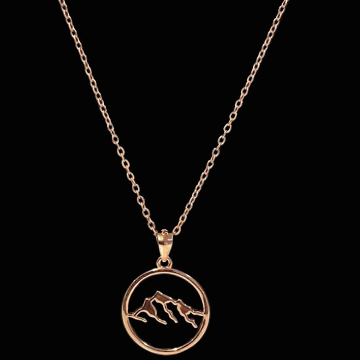 Fjellsmykke Tind i rosebelagt sølv i en elegant gave-eske DoUdare og Fjrod Vibes of Norway