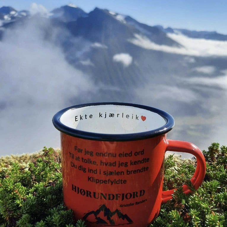 Emalje kopp med sitat fra Hjørundfjord entusiasten Randers - DoUdare