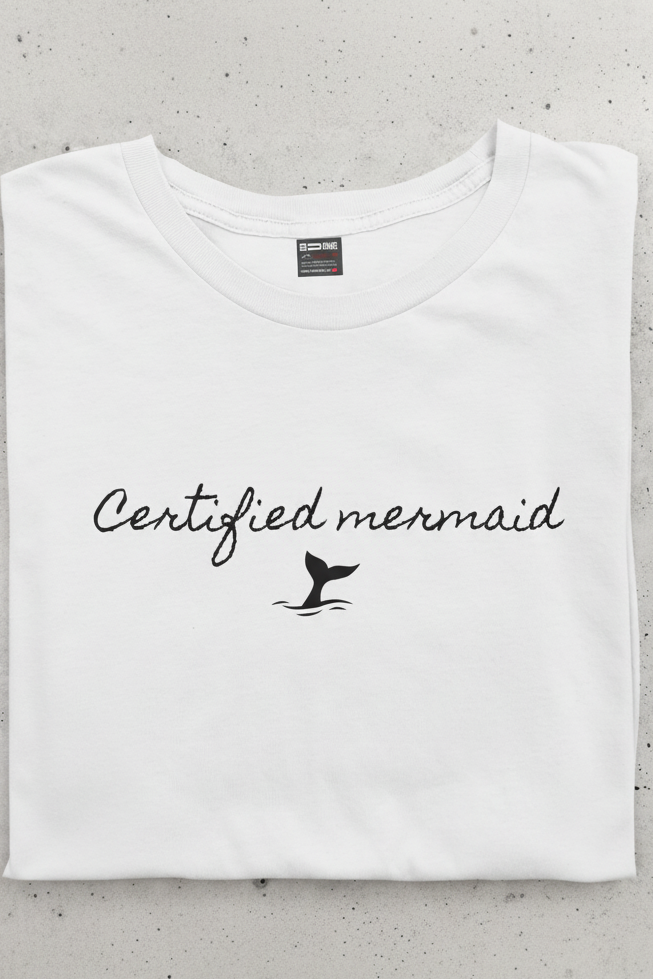 Hvit sammenlagt unisex t-skjorte med isbading motiv Certified Mermaid fra DoUdare