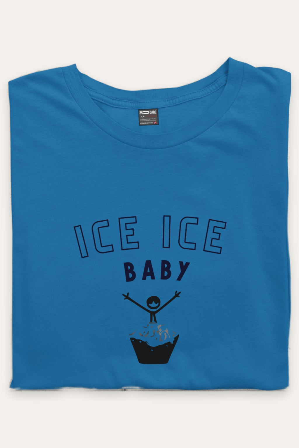 Sammenbrettet Ice Ice Baby Isbading t-skjorte unisex i brilliant blå – viser trykket – Fjord Vibes