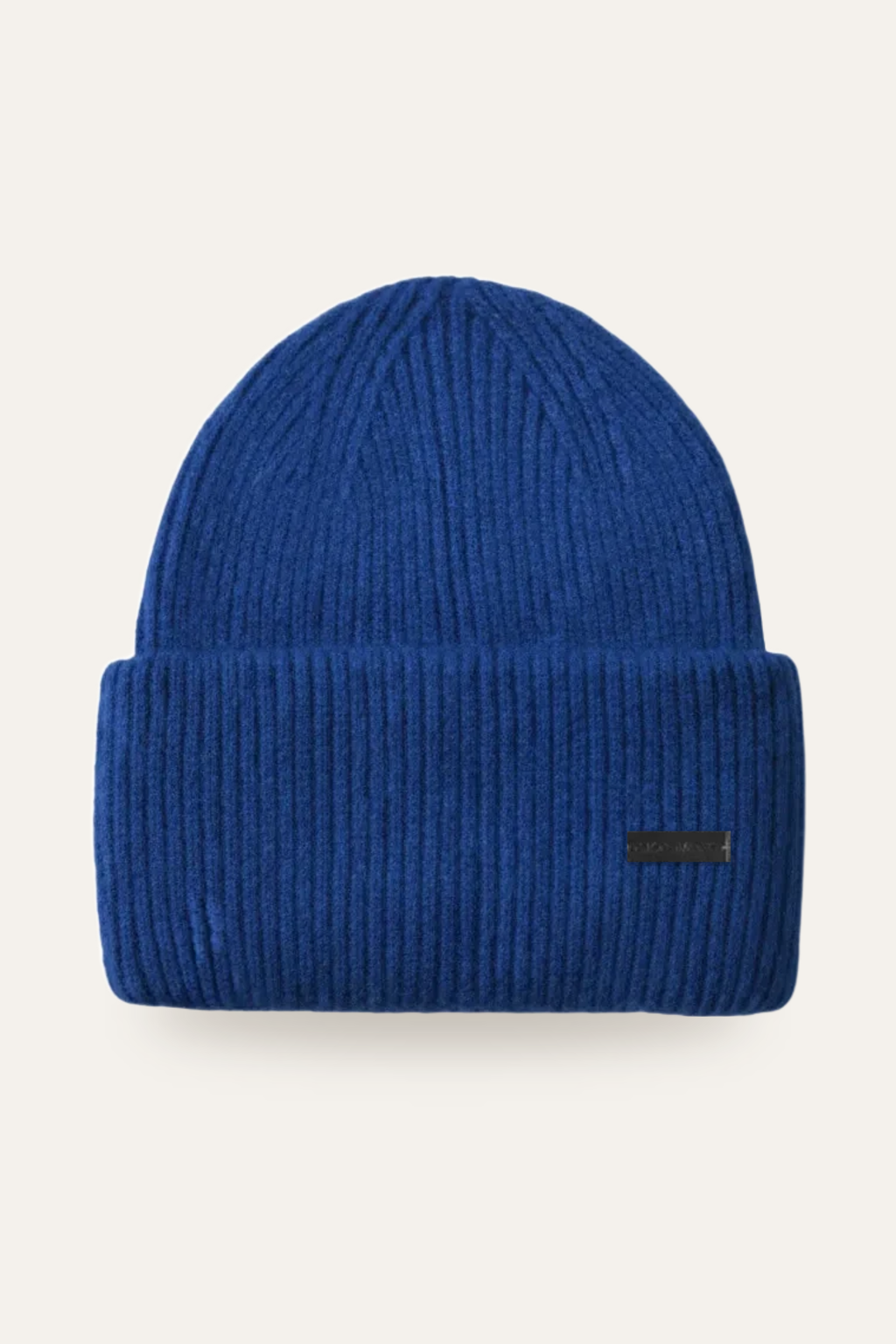 Kongeblå lue til isbading i angora-ull fra Fjord Vibes med logo i metall på bremmen