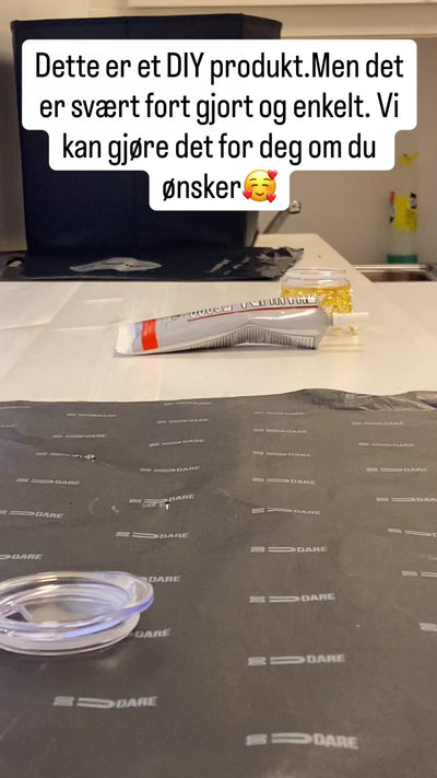 bruksanvisning for å lime krone på lokk til prosecco kopp